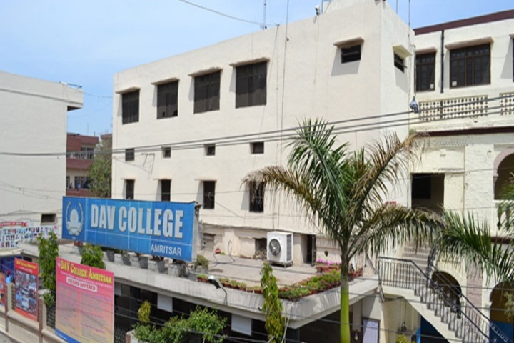 https://cache.careers360.mobi/media/colleges/social-media/media-gallery/8513/2021/4/27/Campus View of DAV College Amritsar_Campus-View.jpg